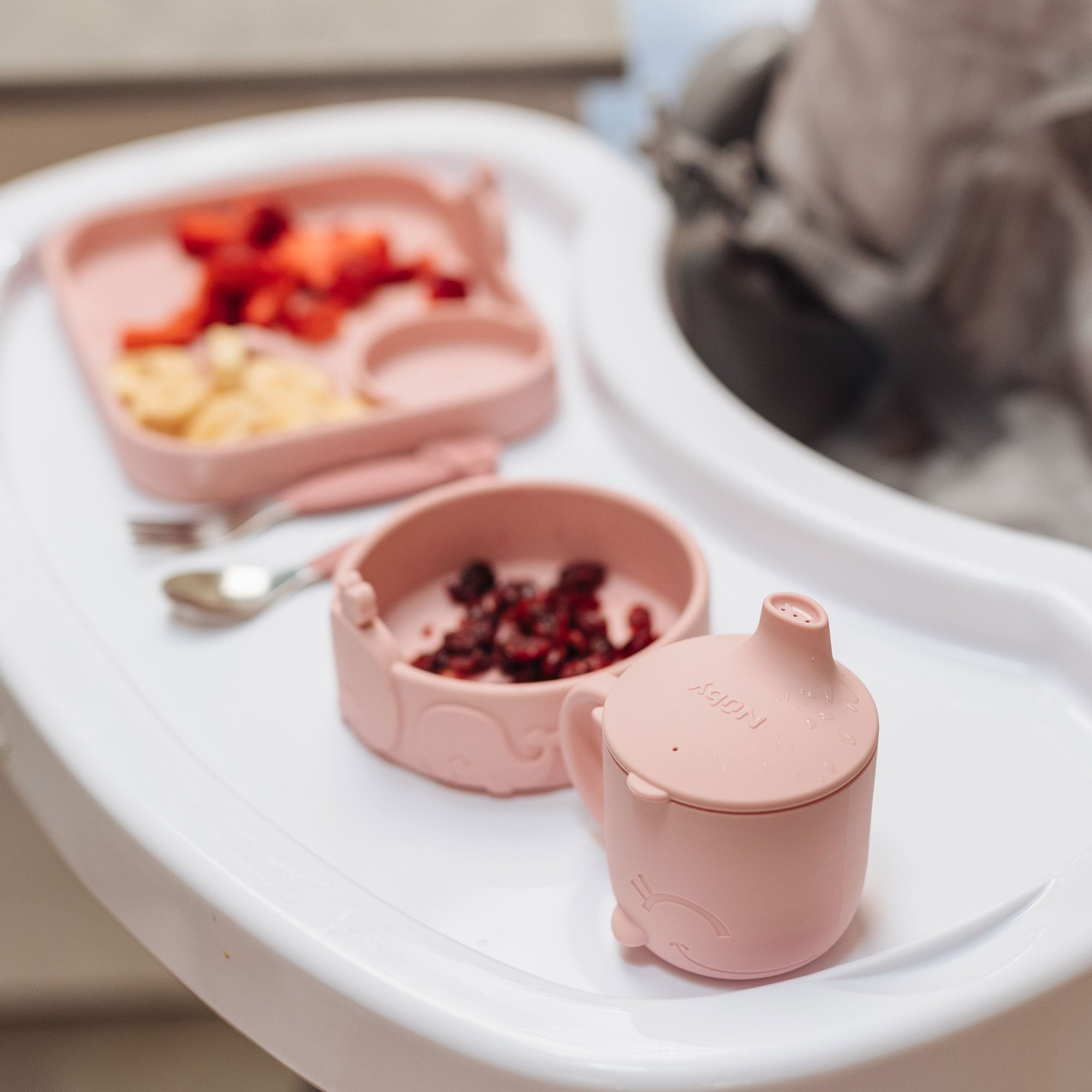 Animal Friends 6-Piece Dinnerware Set - Pink Whale #327UH